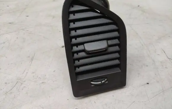 Volvo XC60 Dashboard side air vent grill/cover trim 06779001