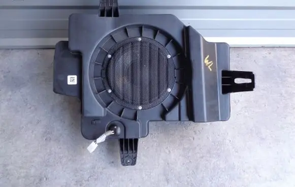 Jeep Grand Cherokee Subwoofer speaker 