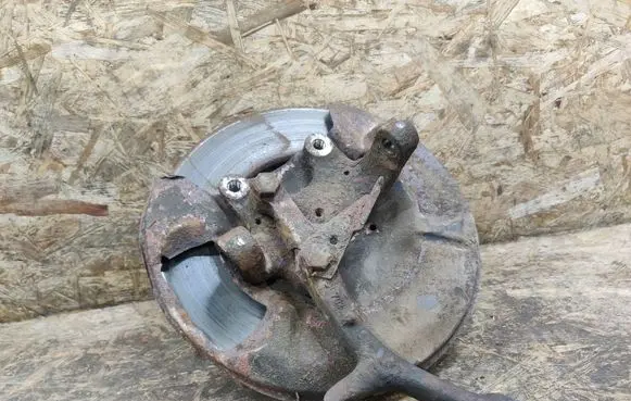 Mercedes-Benz SL R107 Front wheel hub spindle knuckle 1073320002