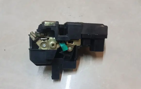 Jeep Grand Cherokee (WJ) Rear door lock