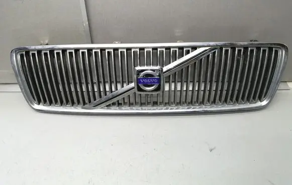 Front bumper upper radiator grill