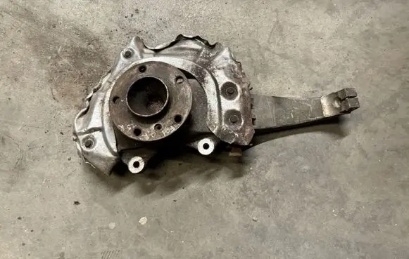 Front wheel hub spindle knuckle