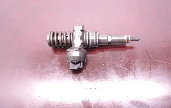 Skoda Fabia Mk1 (6Y) Fuel injector 0414720037 D228