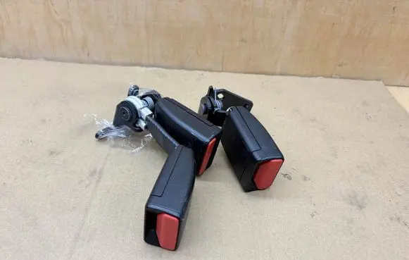 Peugeot 2008 I Rear seatbelt 