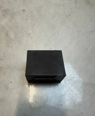 Skoda Octavia Mk2 (1Z) Tow bar relay E110R047537