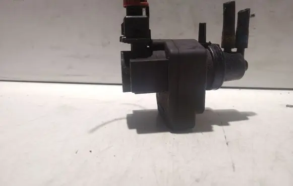 Nissan Pathfinder R51 Vacuum valve 