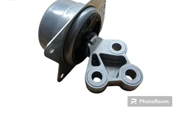 Opel Insignia A Engine mount bracket V06172