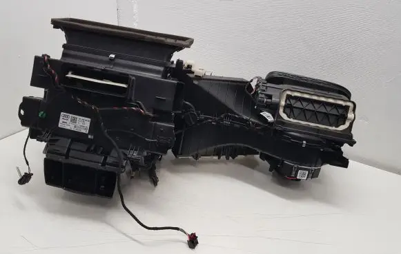 Audi A5 8T 8F Interior heater climate box assembly 8K1820005BB 8K0820521B