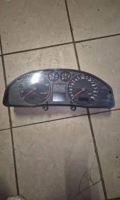 Speedometer (instrument cluster)