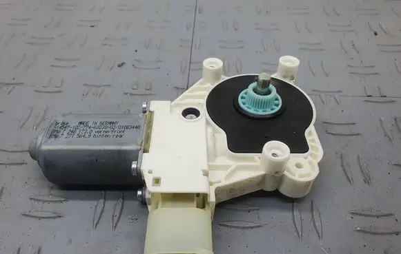 BMW 5 F10 F11 Front door window regulator with motor 0536014402