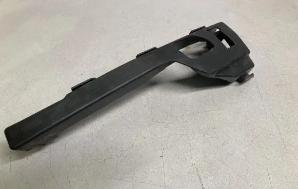 Ford Focus Front bumper mounting bracket 4M5117E857AC