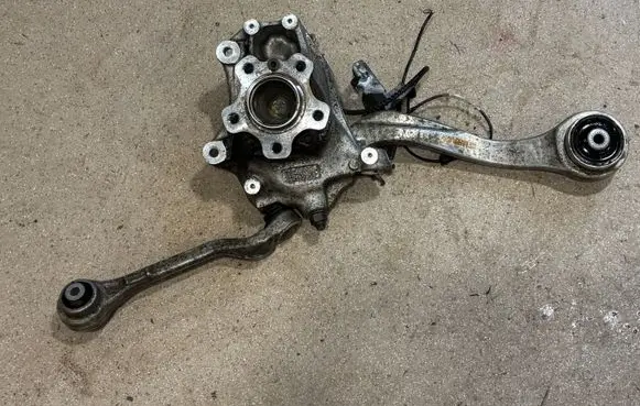 BMW 3 G20 G21 Front wheel hub spindle knuckle 6878610 6879850