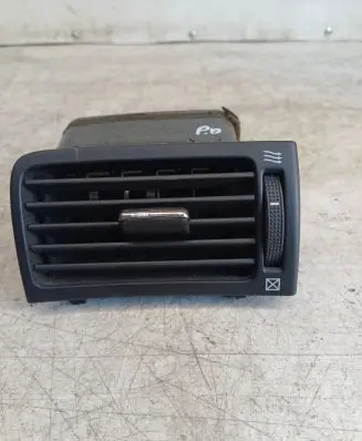 Toyota Avensis T250 Dashboard side air vent grill/cover trim TS0P5