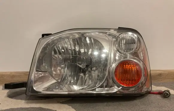 Nissan Navara D22 Headlight/headlamp 99226-80008