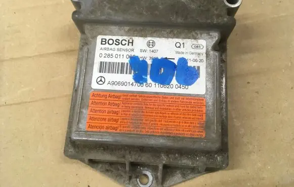 Mercedes-Benz Sprinter W906 Airbag control unit/module A9069014700
