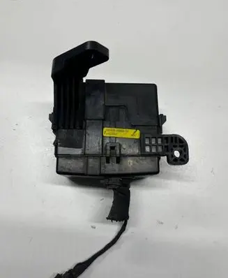 Hyundai Santa Fe Relay mounting block N91425