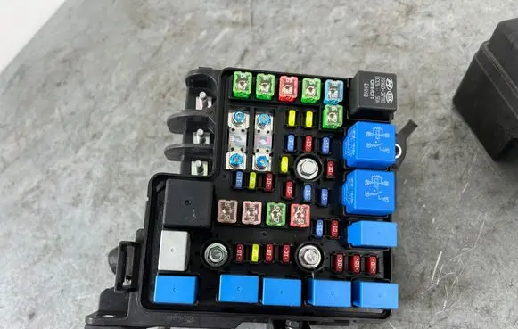 KIA Ceed Fuse box set 919502H020