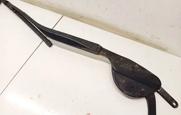 Lexus RX 300 Front wiper blade arm 