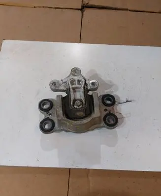 Volvo S60 Engine mount bracket 31262710 010313