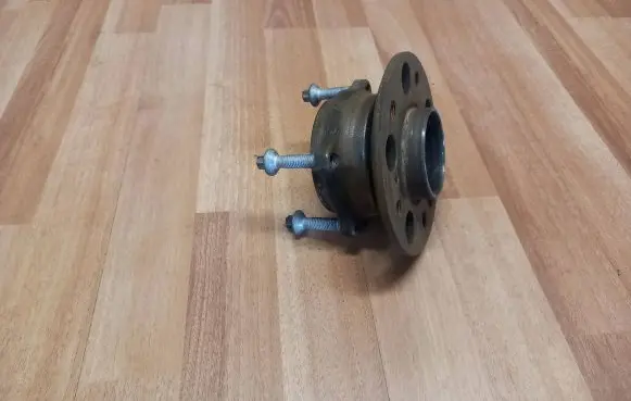 Mercedes-Benz C W204 Rear wheel bearing hub A2309810127 A2303570308