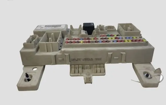 Ford Focus Fuse module 4M5T14A073DJ 6M5T14014TKA 150207