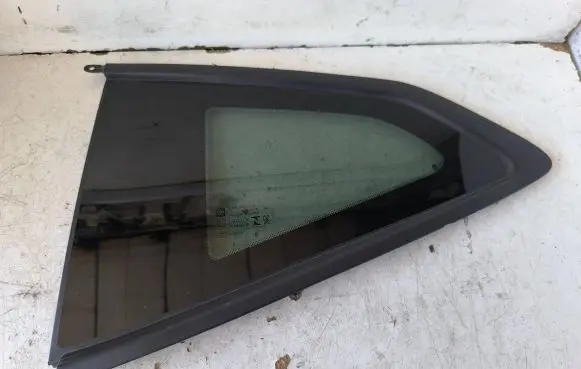 Chevrolet Camaro Rear side window 43R001238 E000218 DOT15AS2M100