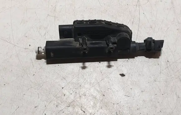 Volvo XC70 Headlight washer spray nozzle 30663580 110906
