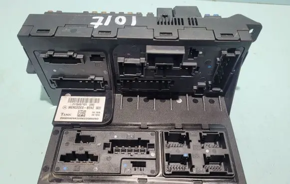 Mercedes-Benz E W211 SAM control unit 2115457101