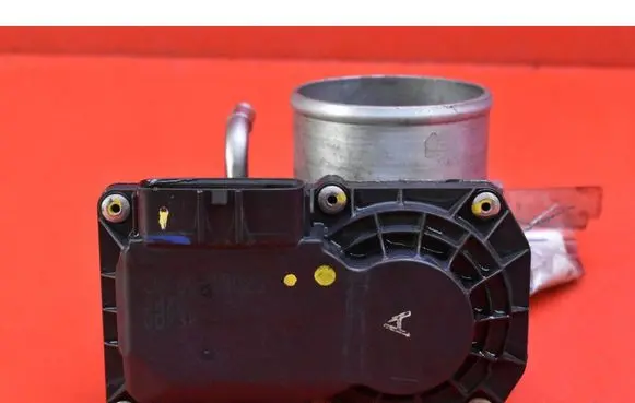 Toyota Avensis Verso Throttle body valve 26100-0R020