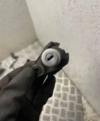Toyota Yaris Loading door lock 