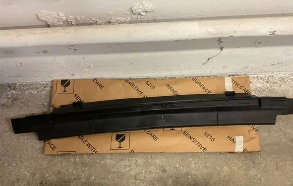 Audi RS Q8 Bottom radiator support slam panel 4m8121293