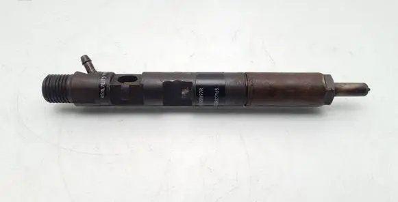 Nissan Note (E11) Fuel injector 28237259