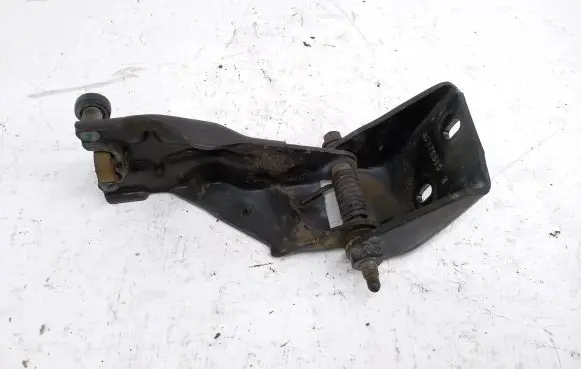Chrysler Town u0026 Country V Sliding door middle roller runner 05020672AD