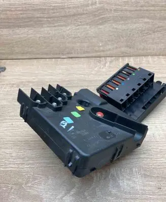 Mercedes-Benz E W211 Fuse module A2115460641 013948381A