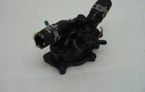 Renault Clio V Thermostat housing 110609301R