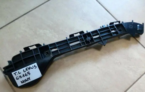 Rear bumper mounting bracket