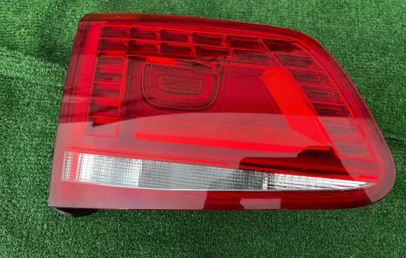 Volkswagen Touareg II Tailgate rear/tail lights 7P6945307 90011072