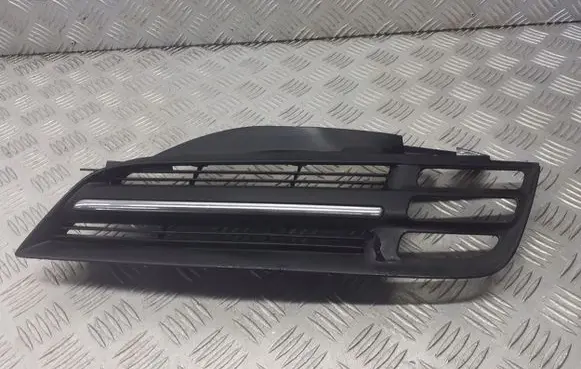 Nissan Micra Front bumper lower grill 62330AX600