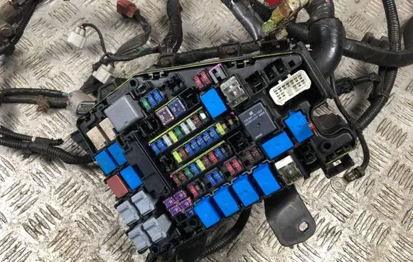 Subaru Outback (BS) Fuse box set MB503701B