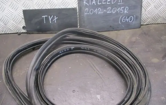 KIA Ceed Trunk rubber seal (body) 