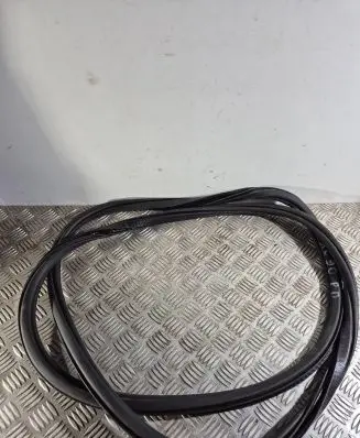 Volvo XC90 Front door rubber seal 31457673