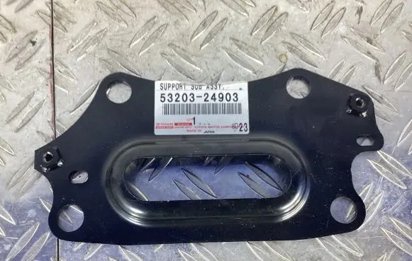 Lexus RC Radiator mount bracket 5320324903