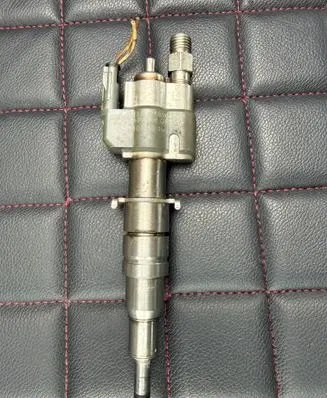 BMW 3 E90 E91 Fuel injector 7589048 PA66GF35 10181010