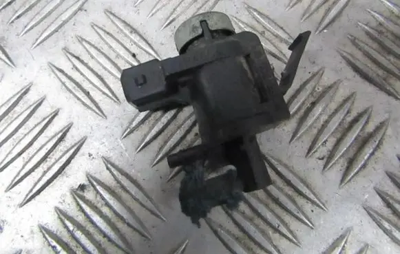 Audi A4 S4 B6 8E 8H Turbo solenoid valve 1j0906283a