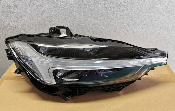 Volvo XC60 Headlight/headlamp 32337377DANEK 32337377