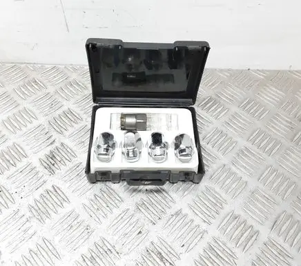 SsangYong Rexton Anti-theft wheel nuts and lock 