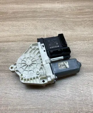 Volkswagen PASSAT B6 Front door window regulator motor 1K0959792L 1K0959702P