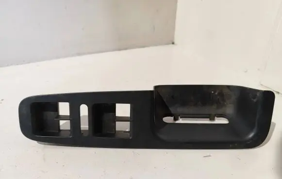 Volkswagen Touareg I Front door window switch trim 7L6867157B