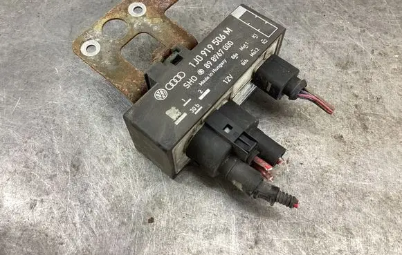 Skoda Fabia Mk1 (6Y) Coolant fan relay 1J0919506M 898967000