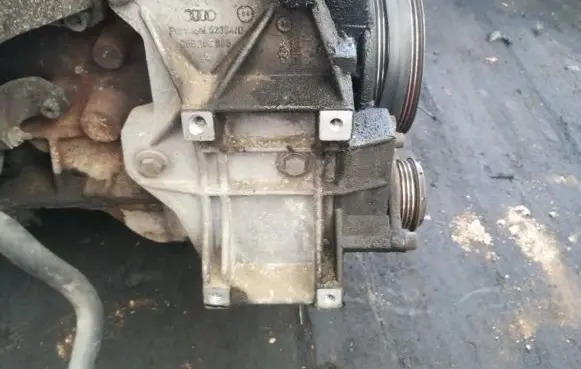 Engine mounting bracket